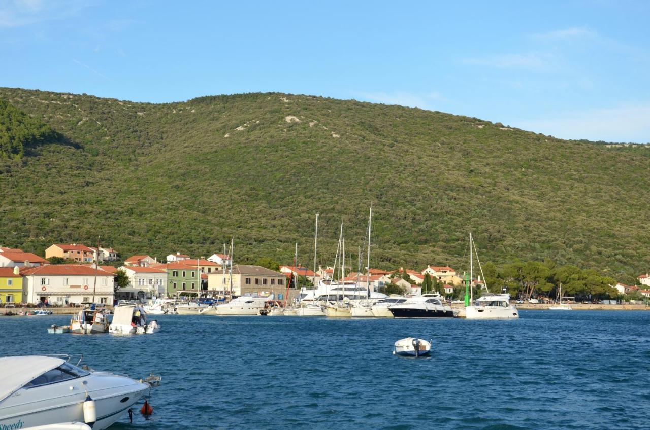 Apartments Martamare Martinšćica Екстериор снимка